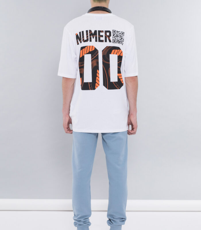 WHITE T-SHIRT QR