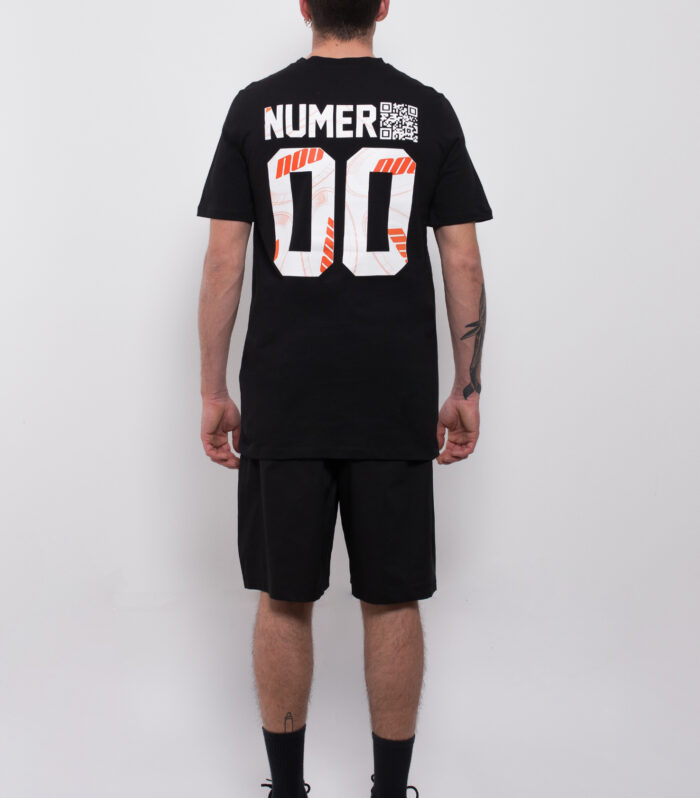 BLACK T-SHIRT QR
