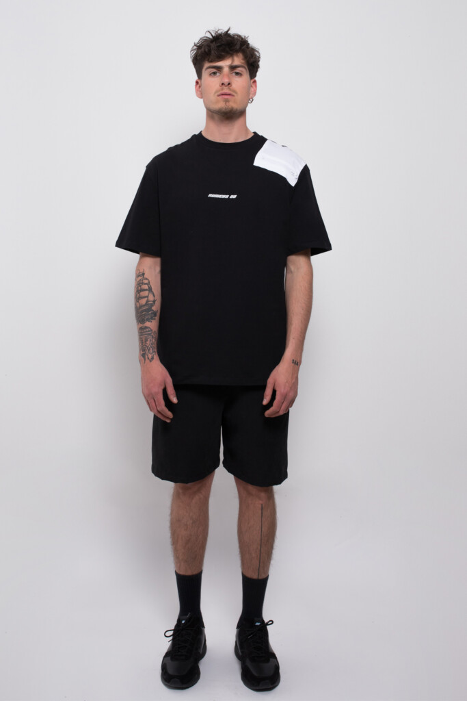 BLACK T-SHIRT POCKET ZIP