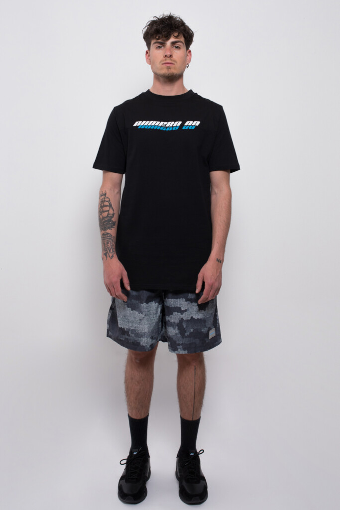 BLACK T-SHIRT LOGO HALF